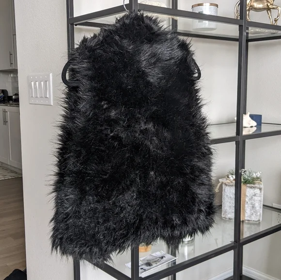Black Faux fur Vest SMALL - Picture 4 of 6